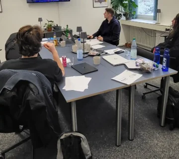 IT Prüfungsvorbereitung zur AP1 in Kassel mit Auszubildenden im Seminarraum